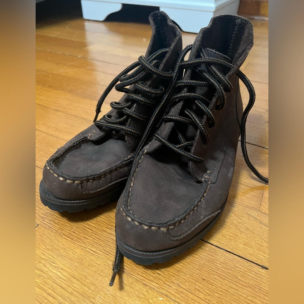 Bass moc toe women’s boots.